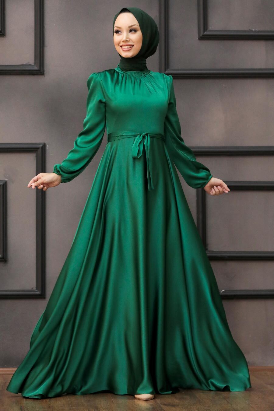 Tesettürlü Abiye Elbise - Balon Kol Zümrüt Yeşili Tesettür Saten Abiye Elbise 25131ZY