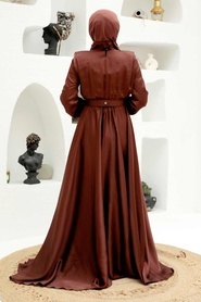 Tesettürlü Abiye Elbise - Tokalı Kemerli Saten Kahverengi Tesettür Abiye Elbise 3378KH - Thumbnail